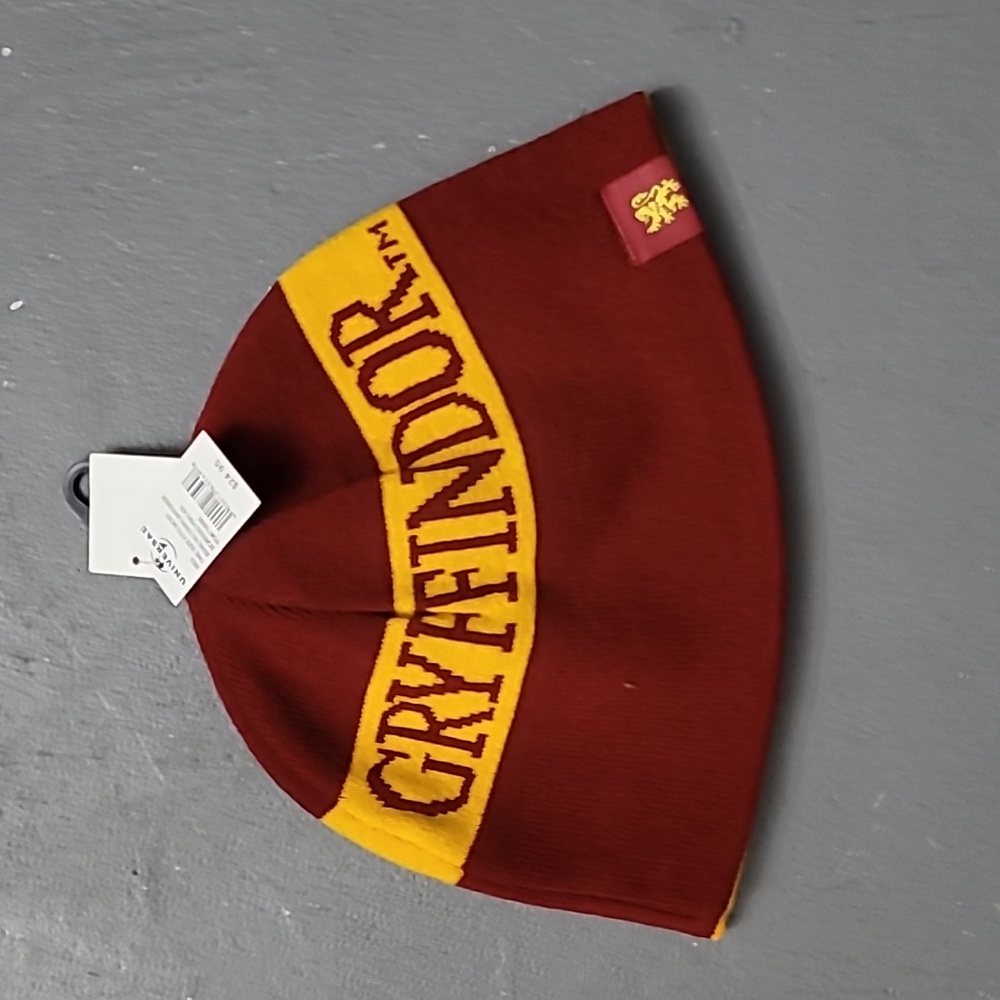Harry Potter Gryffindor reversible beanie OS NEW NWT Universal Studios
